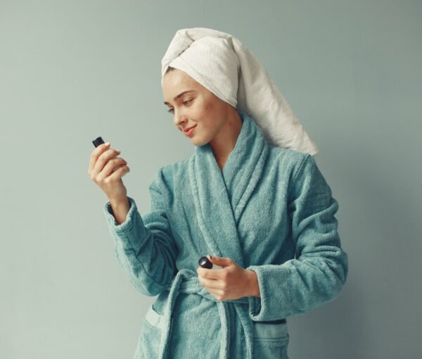 beautiful-girl-standing-with-cream-min beautiful-girl-standing-with-cream-min